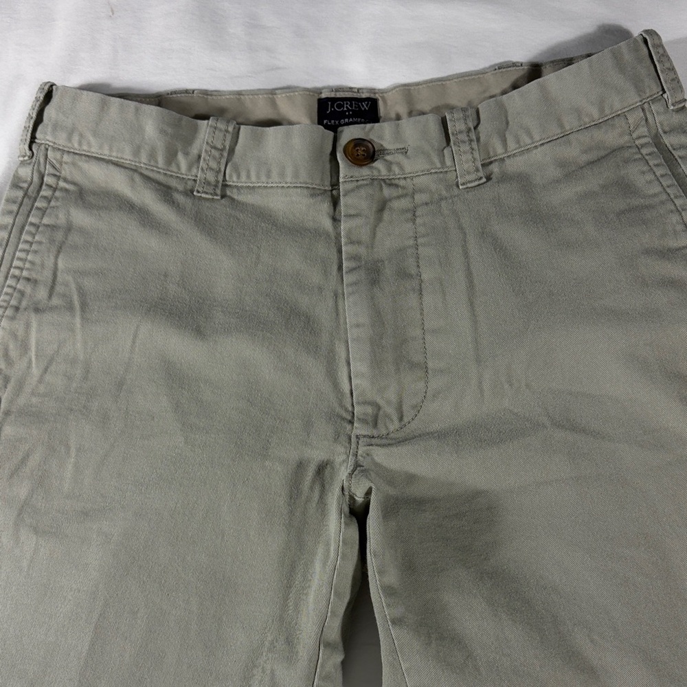 J. Crew mens green grey Flex Gramercy flat front 8.5" chino shorts - size 30